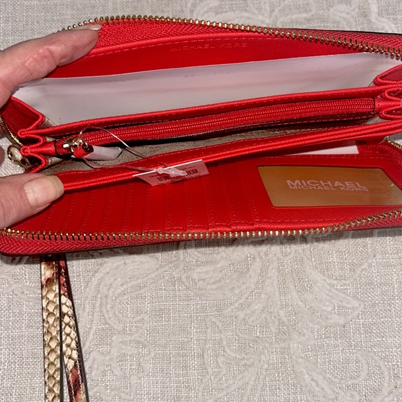 Michael Kors NWT Embossed Leather Large Travel Continental Wallet/Wristlet - Picture 12 of 16